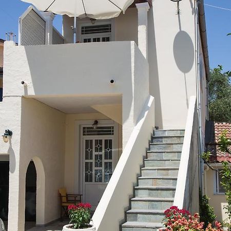 Apartments Margarita Kaizer Bridge Achilleion Exterior photo