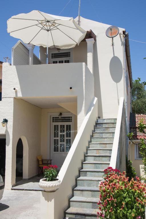 Apartments Margarita Kaizer Bridge Achilleion Exterior photo